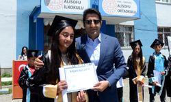 Sarıkamış'ta başarılı köy çocukları için mezuniyet ve ödül töreni düzenlendi