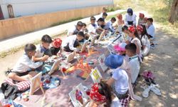 Vanlı ressam, doğup büyüdüğü kırsal mahallede öğrencileri sanatla buluşturdu