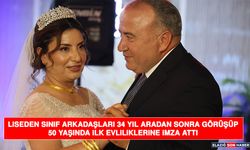 Liseden Sınıf Arkadaşları 34 Yıl Aradan Sonra Görüşüp 50 Yaşında İlk Evliliklerine İmza Attı