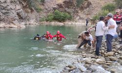 Bitlis'te serinlemek için derede yüzen genç boğuldu