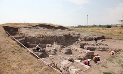 Bitlis'teki Selçuklu Kalesi'nde sikke ve seramikler ortaya çıkarıldı