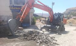 Çemişgezek'te bozuk olan yollar onarılmaya başlandı