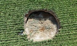 Karaman'da mısır tarlasında obruk oluştu