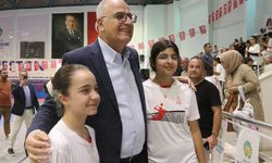 TVF Başkanı Üstündağ, Malatya'da çocukların voleybol antrenmanını izledi