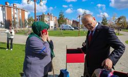 Türk Bayrağını Yere Düşürmemek İçin Gösterdiği Duyarlılık Yürekleri Isıttı