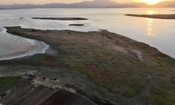 Beyşehir Gölü'nde kuraklık nedeniyle Kıstıfan Adası karayla birleşti ve adacık sayısı arttı