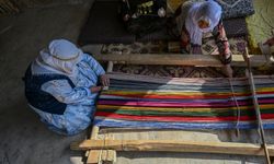 Bahçesaraylı kadınlar ahşap tezgahlarında dokuma kültürünü yaşatıyor