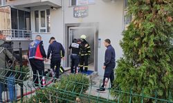Erzincan'da 3 katlı apartmanın bodrumunda çıkan yangın söndürüldü