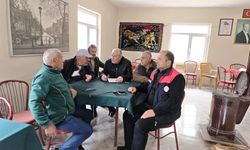 Keban'da çiftçilerle buluşan ekipler tarımsal bilgilendirme yapıyor