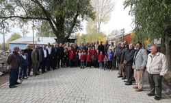 Muş Valisi Çakır, köyde muhtarların taleplerini dinledi