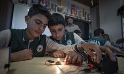 Öğretmenin köy okulunda yaktığı 'bilim ateşi' çocuklara yeni ufuklar açtı