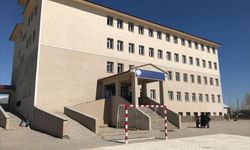 Ağrı'da okulun bahçesinde hafif ticari aracın çarptığı öğrenci hayatını kaybetti