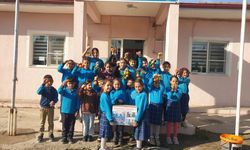 Aydın'daki ilkokul öğrencilerinden Erzurum'daki görme engelli öğrencilere mandalina