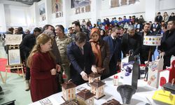 Başkale'de kadın kursiyerlerin hazırladığı ürünler sergilendi