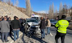 Bitlis'te 3 aracın karıştığı kazada 4 kişi yaralandı