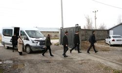 Bitlis'te gönüllü öğretmenler, kapı kapı dolaşarak 20 öğrenciyi okula kazandırdı