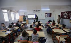 Erzurum'da Yeşilayın genç gönüllüleri okulları dolaşıp 11 bini aşkın çocuğu bilinçlendirdi