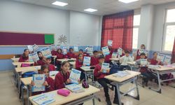 Karlıova'da öğrencilere kaynak kitap desteği