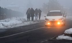 Kars'ta etkili olan sis trafiği olumsuz etkiledi