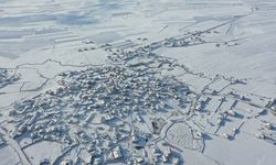 Kars'ta karla kaplanan köyler dronla görüntülendi