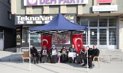 Muş'ta evlatlarına kavuşmak isteyen aileler, DEM Parti önündeki eylemlerini sürdürdü