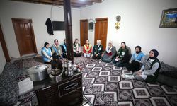 Muş'ta Yeşilay ekipleri köylere giderek ailelere bağımlılığın zararlarını anlatıyor