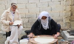 Unutulmaya yüz tutan lezzetleri kayıt altına almak için köyleri geziyor