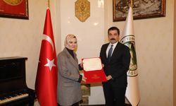 Bakan Göktaş'tan, Kars'ta 'Huzurlu Aile Huzurlu Toplum Projesi'ni yapan kaymakama teşekkür belgesi