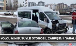 Yolcu Minibüsüyle Otomobil Çarpıştı: 4 Yaralı