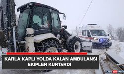 Karla Kaplı Yolda Kalan Ambulansı Ekipler Kurtardı