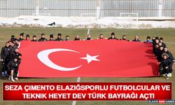 Seza Çimento Elazığsporlu Futbolcular ve Teknik Heyet Dev Türk Bayrağı Açtı