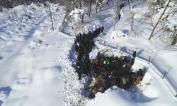 Van'da çığ düşmesi sonucu hayatını kaybeden kadının cenazesi toprağa verildi