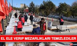 El Ele Verip Mezarlıkları Temizlediler