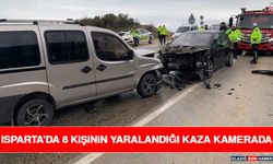 Isparta'da 8 Kişinin Yaralandığı Kaza Kamerada