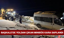 Başkale'de Yoldan Çıkan Minibüs Kara Saplandı