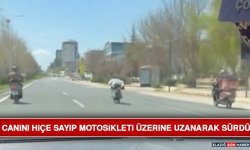 Canını Hiçe Sayıp Motosikleti Üzerine Uzanarak Sürdü