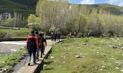 Bingöl'de kayıp emekli öğretmeni 229 personel arıyor