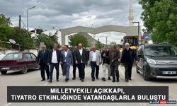 Milletvekili Açıkkapı, Tiyatro Etkinliğinde Vatandaşlarla Buluştu