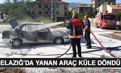 Elazığ'da Yanan Araç Küle Döndü