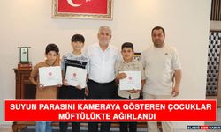 Suyun Parasını Kameraya Gösteren Çocuklar Müftülükte Ağırlandı