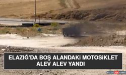 Elazığ’da Boş Alandaki Motosiklet Alev Alev Yandı