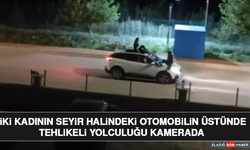 İki Kadının Seyir Halindeki Otomobilin Üstünde Tehlikeli Yolculuğu Kamerada