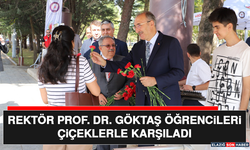 Rektör Prof. Dr. Göktaş öğrencileri Çiçeklerle karşıladı