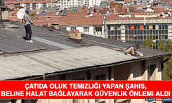 Çatıda Oluk Temizliği Yapan Şahıs, Beline Halat Bağlayarak Güvenlik Önlemi Aldı