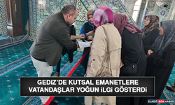 Gediz’de Kutsal Emanetlere Vatandaşlar Yoğun İlgi Gösterdi