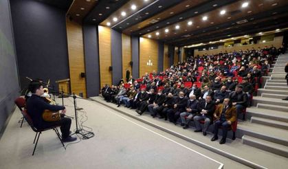 Akdağmadeni’nde şiir ve müzik dinletisi beğeni topladı