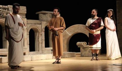 Basilica Tası Gümüşten adlı tiyatro oyunu kadınlar için sergilendi