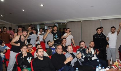 Tutuk, Dünya Kupası finalini üniversite öğrencileriyle izledi