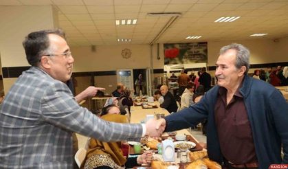 Başkan Savran, depremzedelerle iftar yaptı