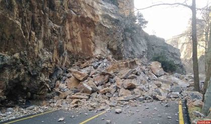 Kapuzbaşı Yolu’nda heyelan